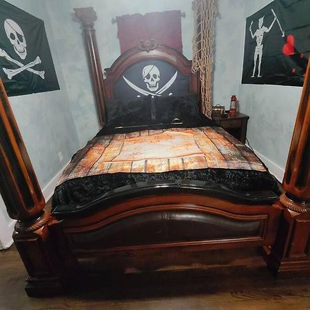 Pirate Seeking Crew. Downtown Fort Smith Ngoại thất bức ảnh