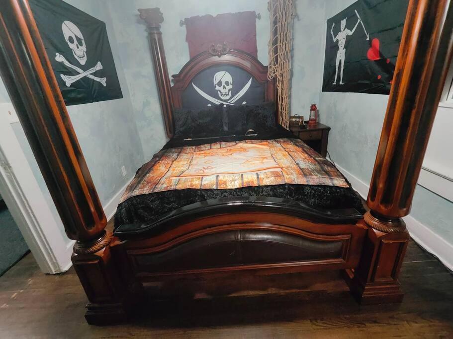 Pirate Seeking Crew. Downtown Fort Smith Ngoại thất bức ảnh