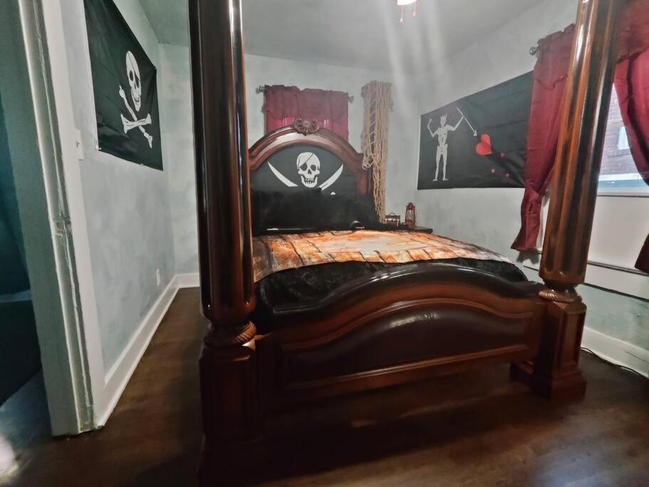 Pirate Seeking Crew. Downtown Fort Smith Ngoại thất bức ảnh