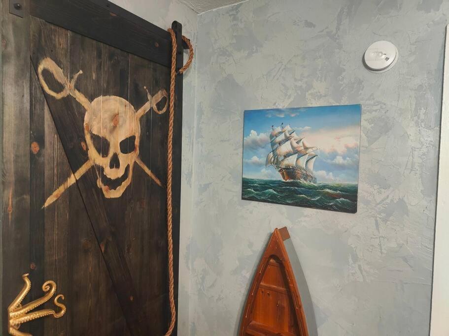 Pirate Seeking Crew. Downtown Fort Smith Ngoại thất bức ảnh